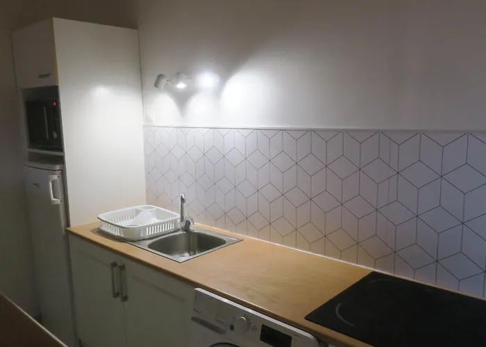 Les Pieds Dans Le Sable - 200 M De La